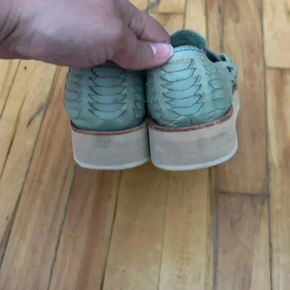 Leather woven platform turquoise sandals - Picture 5 of 7